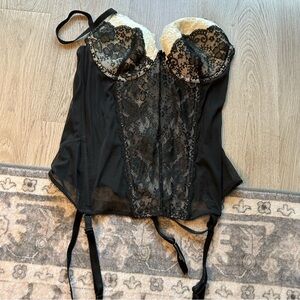 NWT Victoria’s Secret bustier/corset with garter straps